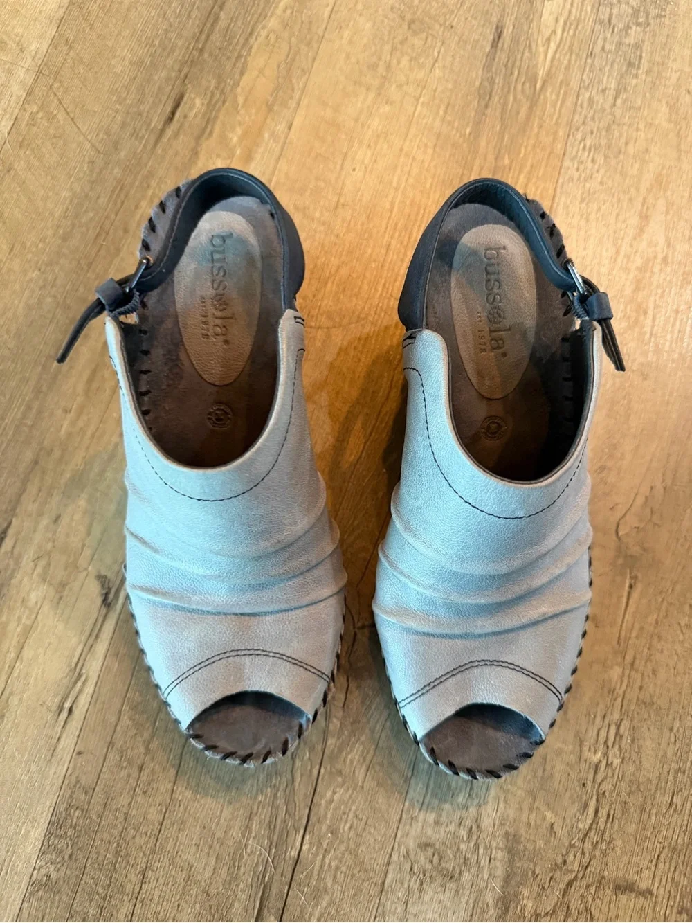 Bussola Leather Wedges